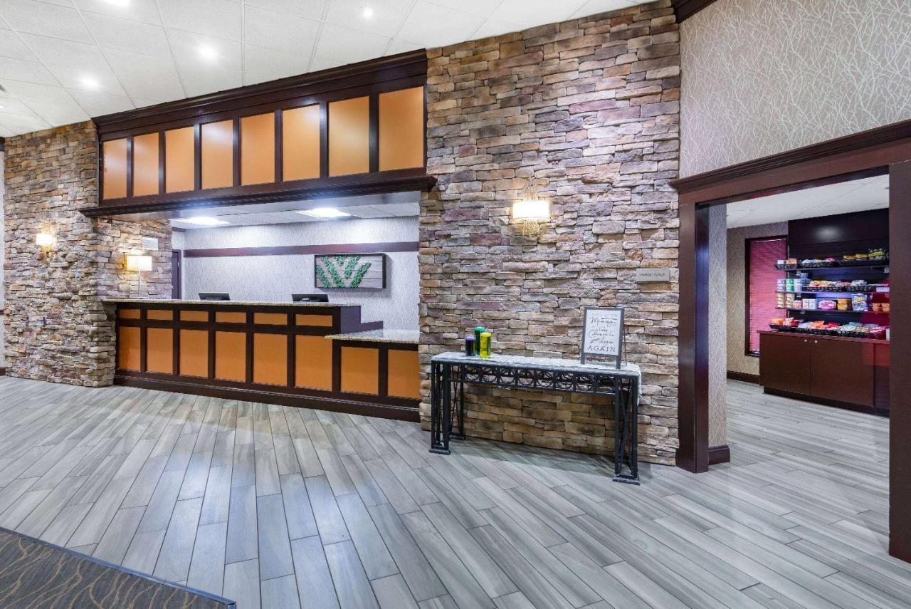 Wyndham Garden York Hotel Exterior photo
